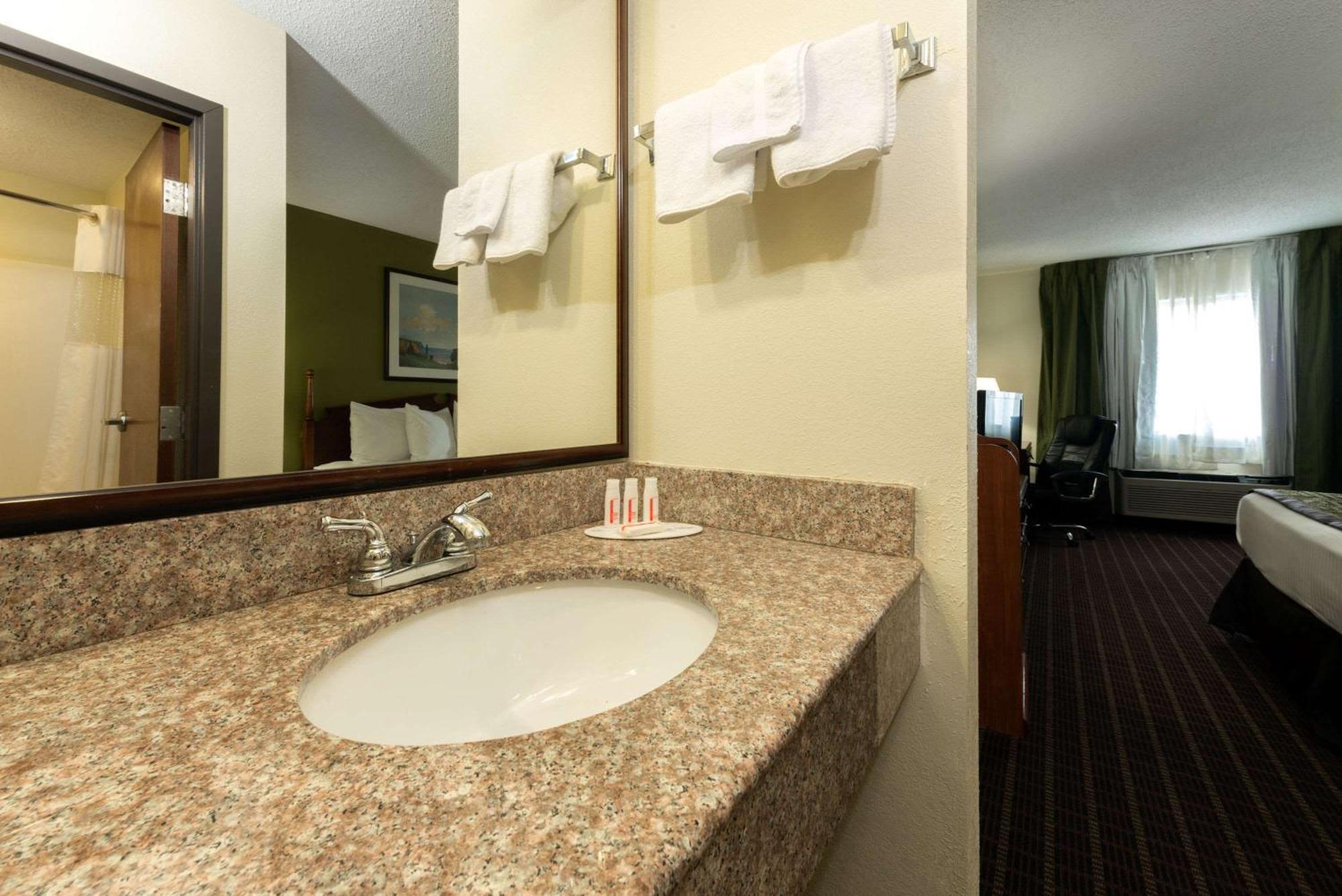 Baymont By Wyndham Louisville South I 65 Brooks Kültér fotó